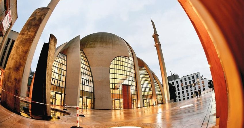 Melbourne’den Türkiye’ye jest: Bazı binalar Türk bayrağının rengiyle ışıklandırıldı