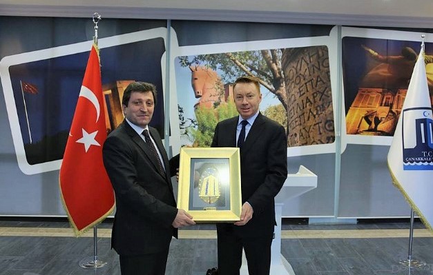 BALLUT: GÜLLERİ GÖLGELEYEN AĞAÇ