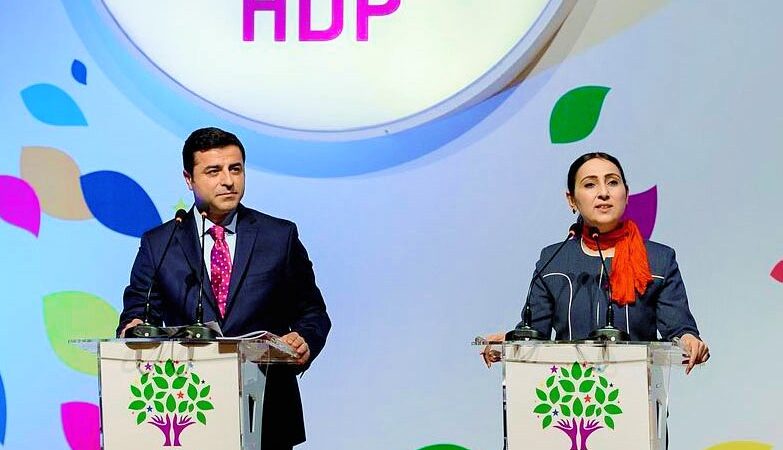 SELAHATTİN DEMİRTAŞ,FİGEN YÜKSEKDAĞ VE 11 HDP MİLLETVEKİLLERİNE GÖZALTI