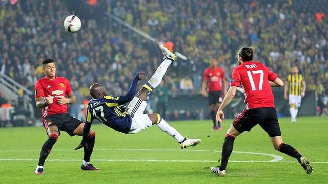 Moussa Sow’dan yılın golü: Fenerbahçe İngiltere devini muhteşem 2 golle devirdi