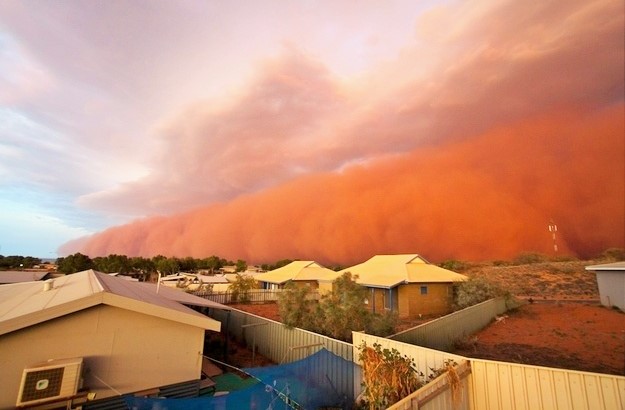 Avustralya’daki kum fırtınası amatör kameraya yansıdı