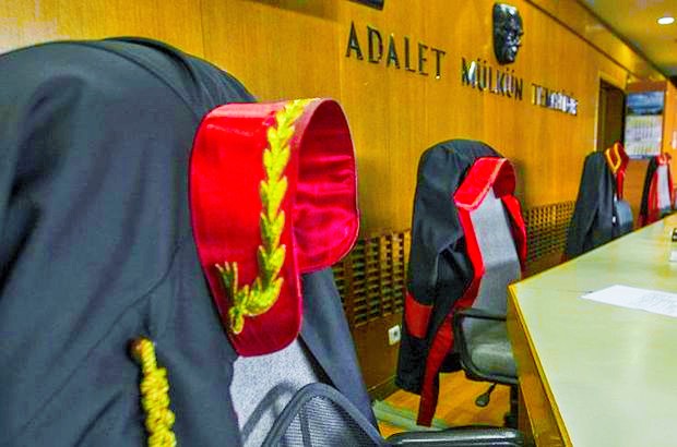 Türkiye’de adaletin geldiği nokta: Hakim duruşmada gözaltına alındı