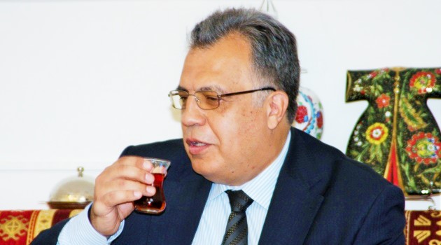 Büyükelçi Karlov, 3 yıl önce  Türk-Rus Kültür Merkezi’ni ziyaret edip, ilk çayı içmişti