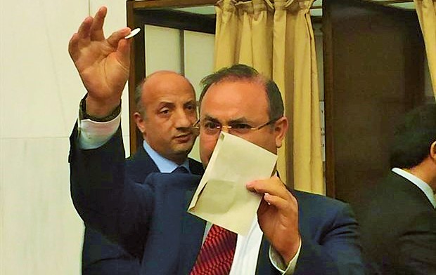 Türkiye’de; ‘açık oy gizli sayım’ dönemi: Anayasa değişikliği teklifi, 338 oyla kabul edildi