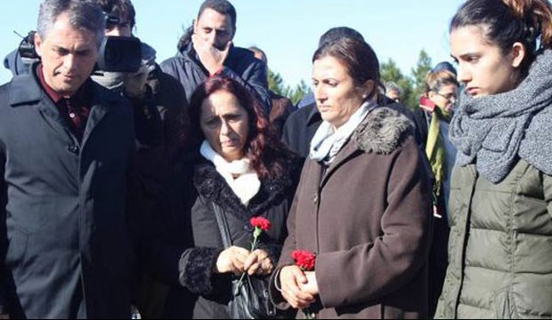 Dink:Tanrı’yı seviyorum deyip  kardeşinden nefret eden yalancıdır,çünkü  kardeşini sevmeyen, görmediği Tanrı’yı sevemez