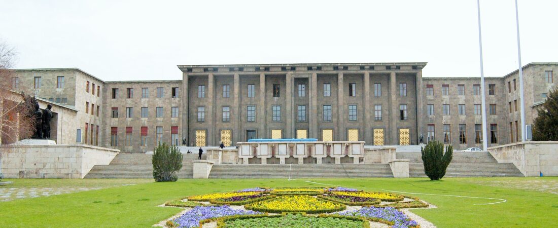 Alman Basını: Ankara’daki eşsiz parlamento artık sadece mozole