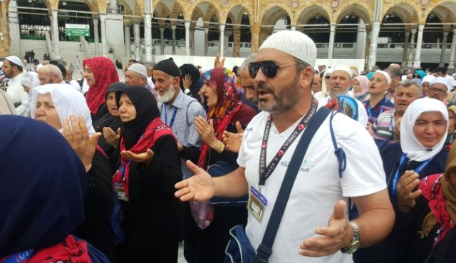 Din tacirlerinden Kabe’de skandal!’ Referandumda ‘Hayır’ diyenleri kafir ilan ettiler