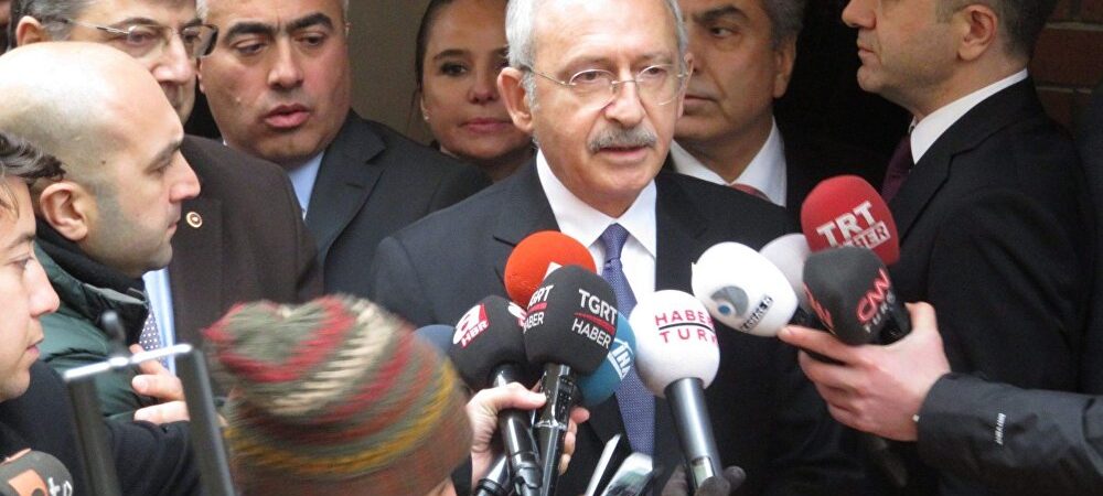 Kılıçdaroğlu saldırıya uğrayan öğrenciyi ziyaret etti