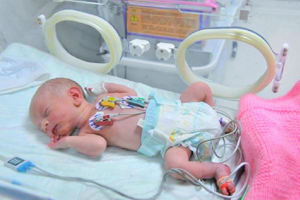 Bebekli bir anne daha rapora rağmen gözaltına alınıp, kilometrelerce uzağa götürüldü