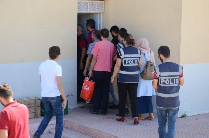 AKP zulmü ahlak tanımıyor: Kütahya’da bir aile komple gözaltına alındı