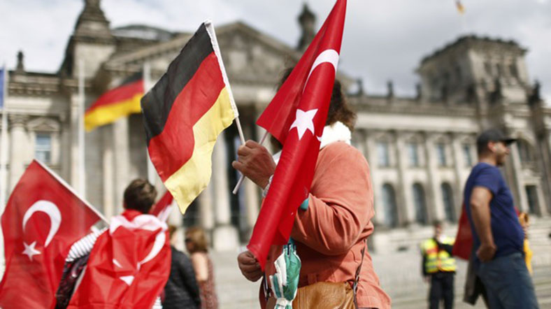 Türkiye ve Almanya arasındaki gerilem devam ediyor: Çavuşoğlu’nun Hamburg’daki mitingi de iptal oldu