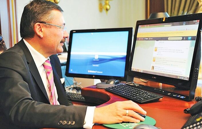 Aldatılan ABD’li gazeteciler Gökçek’i anlattı: Komplo teorilerini dinledik, istihbarat kaynağı Google’den