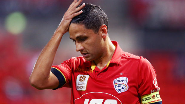 Galatasaray’ın eski oyuncusu Adelaide United’da top koşturan Marcelo Carrusca’a büyük şok!