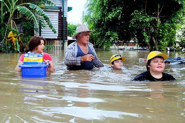 Queensland’daki şiddetli kasırga sele yol açtı