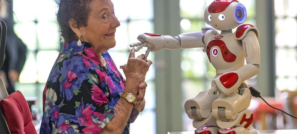 Perth de alzheimer hastaları için geliştirilen  robota büyük ilgi