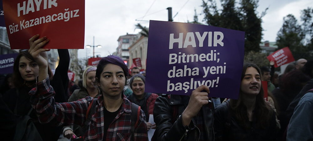 Referandum protestoları dinmek bilmiyor: HAYIR bitmedi, daha yeni başlayacagiz