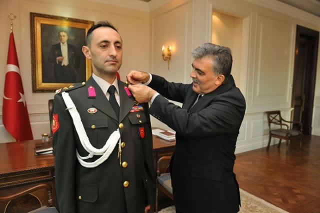 Gül ve Erdoğan’ın başyaverliğini yapan albay da KHK ile ihraç edildi