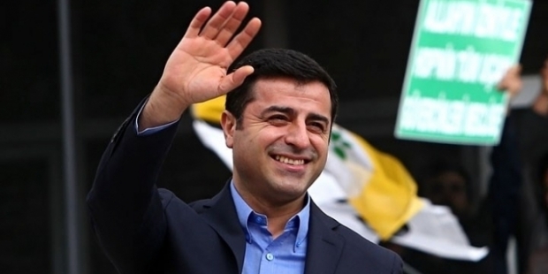 Demirtaş’ın ‘Bulaşıcı Cesaret’ şiiri yasaklandı