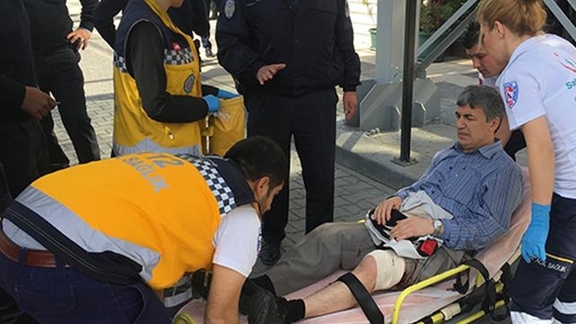 Polis ihraç edilen silahsız emniyet müdürünü 10 el ateş ederek vurdu