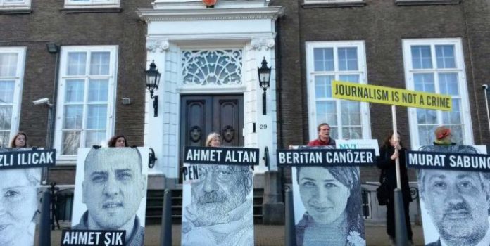 Türk Büyükelçiliğinde ‘Gazetecilere Özgürlük’ eylemi