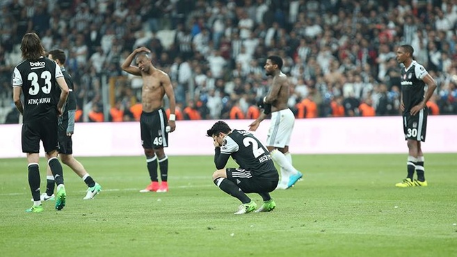 Beşiktaş, Fenerbahçe karşısında son dakikada yıkıldı!