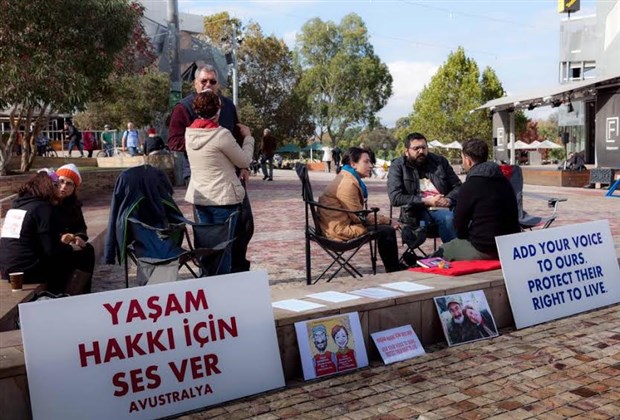 KHK mağdurları  Gülmen ve  Özakça’ya bir destek de Avustralya’dan: Melbourne’da açlık grevi