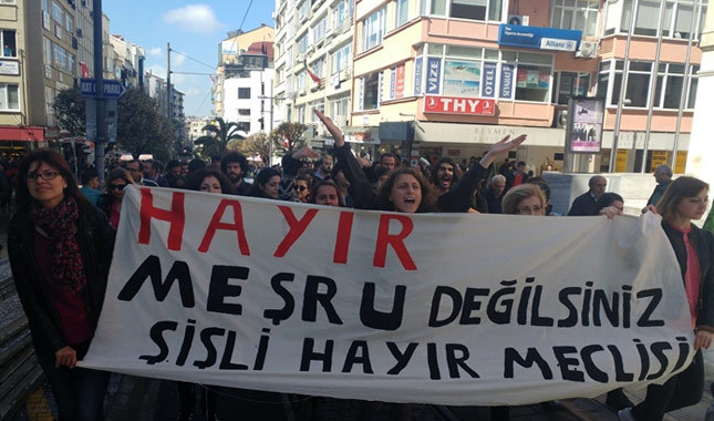 Erdoğan’ın AKP’ye resmen genel başkan olduğu gün: ‘Hayır meşru değilsiniz’ eylemi!