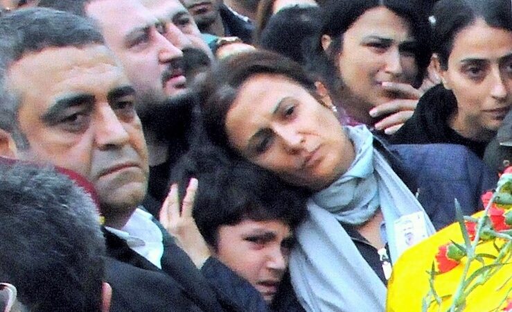 Türkan Elçi’den Akit mesajı: Eşimin acı haberini ‘Al sana terör’ diye vermişlerdi; ölüm herkes için, başsağlığı diliyorum