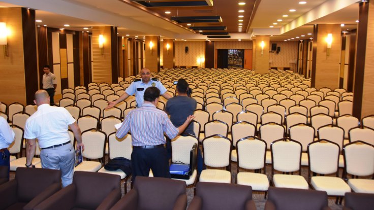 Halkın polise nefreti: Emniyet amiri 800 kişi beklerken 1 kişi geldi