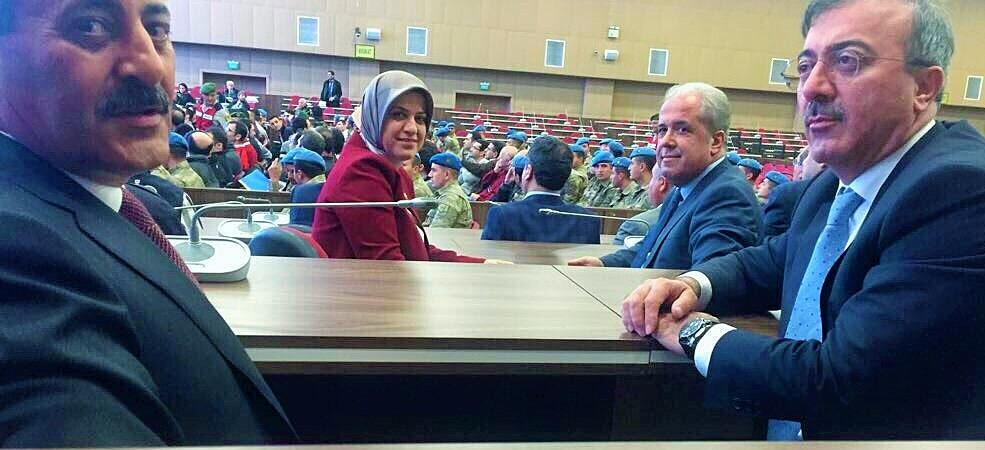 AKP ŞOV: Milletvekilleri duruşma devam ederken selfie şovu yaparak suç işledi