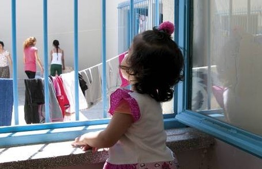 560 bebeğe AKP işkencesi: Anneleriyle cezaevinde bulunan çocuğa oyuncak yasak