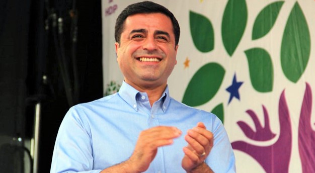 Demirtaş’tan ‘cezaevi kullanma’ kılavuzu: Hukuksuzluğa boyun eğmek yerine korkuyla alay etmek evladır