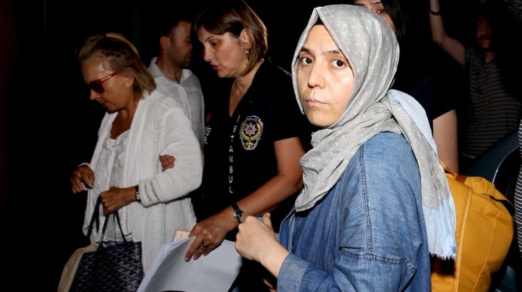 NAZLI ILICAK: TEK TARAFLI DELİLLE 11 AYDIR CEZAEVİNDE YATIYORUM, TAHAMMÜL SINIRINI AŞIYOR