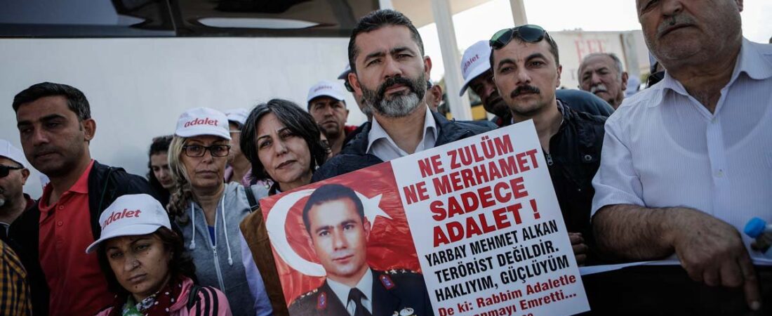 Şehit yüzbaşı Ali Alkan ağabeyi Yarbay da adalet için yürüyor