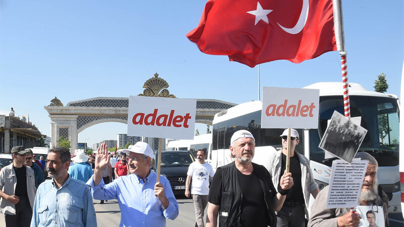 Kılıçdaroğlu: Erdoğan ve Evren arasında hiçbir fark yok