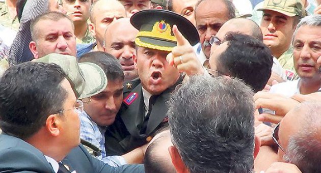 Yarbay Alkan: MHP’de değerli ne varsa ‘ihraç’ edilir, değersizler iç piyasada ucuza sürülür