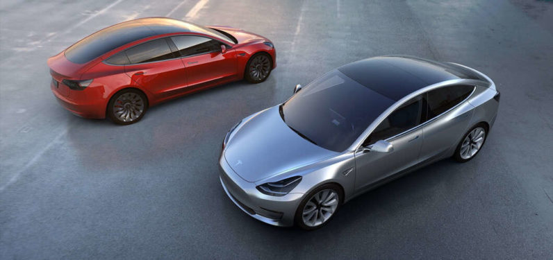 İlk Tesla Model 3 banttan indi!
