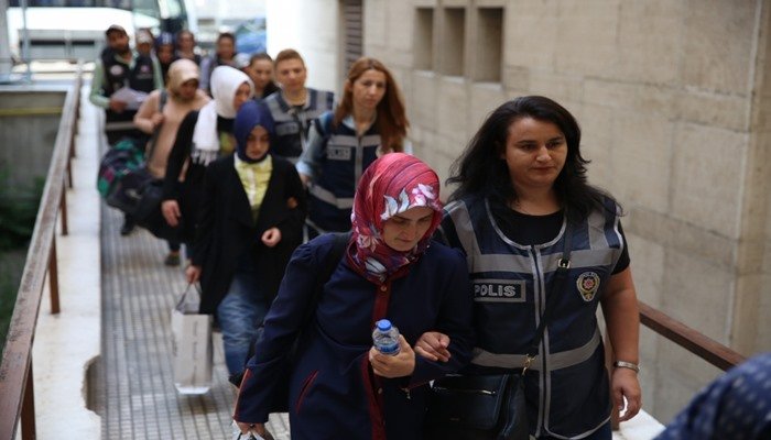 15 TEMMUZ’UN YIL DÖNÜMÜ ŞEREFİNE: HUKUKSUZ BASKINLARLA 1000 GÖZALTI!