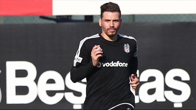 Ersan Gülüm Adelaide United takımıyla anlaştı