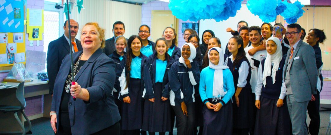 Bakan Ellery’den Fountain Koleji’ne nezaket ziyareti ve öğrencilerle selfie