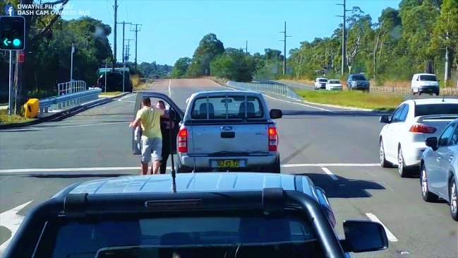 Sydney’de trafikte tartıştığı kadın sürücüye yumruk atan maganda polisi alarma geçirdi