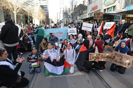 Melbourne’de İsrail protesto edildi: Mescid-i Aksa’ya yönelik yapılan ihlallere karsı tepki