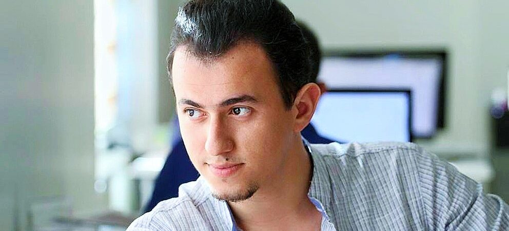 Tutuklu gazeteciye işkence: Tutukluluk süresince uzattığı saçları gardiyan zoruyla kestirdi
