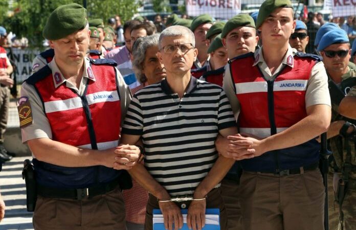 ‘3 ay sistematik işkenceye maruz kaldım, şu an da korkuyorum’