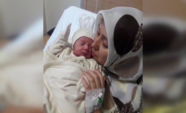 20 gün sonra kucağıma aldığım oğlumla ilk görüşümüz birlikte ağlayarak geçti