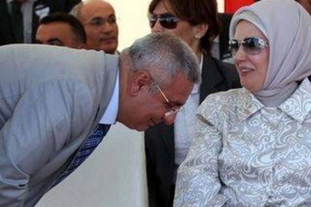 AKP’li Metiner:Parti’nin içinde içki içen var, namaz kılmayan var, biz bir kitle partisiyiz
