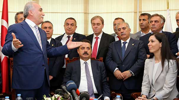 Bakan Fakıbaba: Benden önce yolsuzluklar varmış, erkek olan şimdi yapsın
