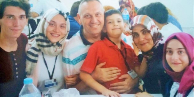 Ağır hasta tutuklu akademisyenin oğlu: Babam yaşam savaşı veriyor