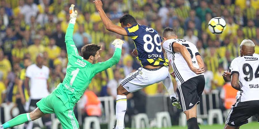 Büyük derbinin galibi Fenerbahçe oldu : Fenerbahçe 2 – Beşiktaş 1