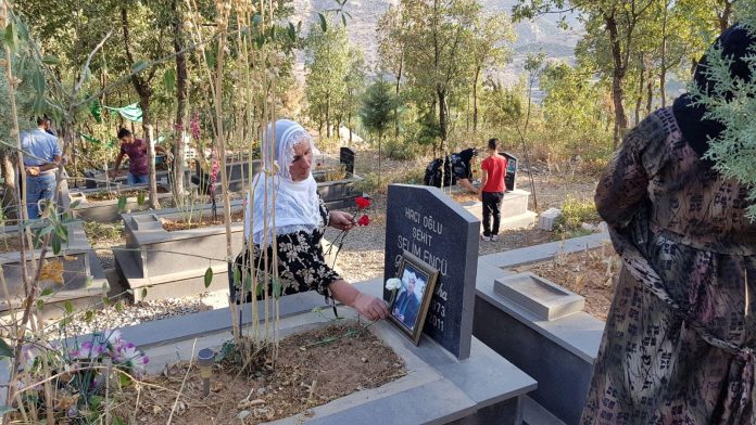 Uludereli aileler 300 haftadır mezarlıkta adalet arıyor